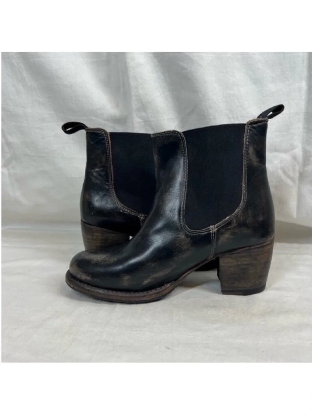 Bedstu leather heeled Chelsea booties rustic distress coastal cowgirl western